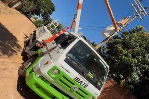 Prefeitura de Ibaté inicia instalação de postes de iluminação no Banco da Terra I