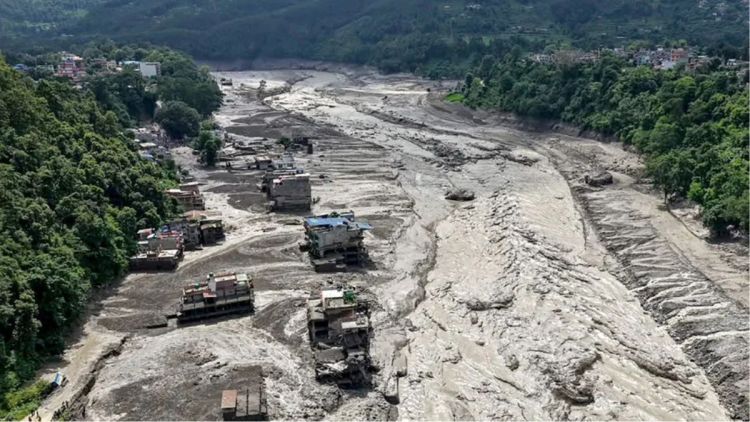 Avalanche de lama causa pânico no Tibete e Nepal; centenas somem
