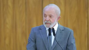 Lula veta aumento de número de deputados na Câmara