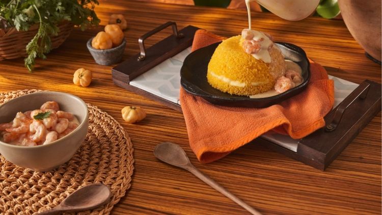 Aprenda a fazer Cuscuz com Camarão no Leite e Coco e Bolinho de Cuscuz de Micro-ondas