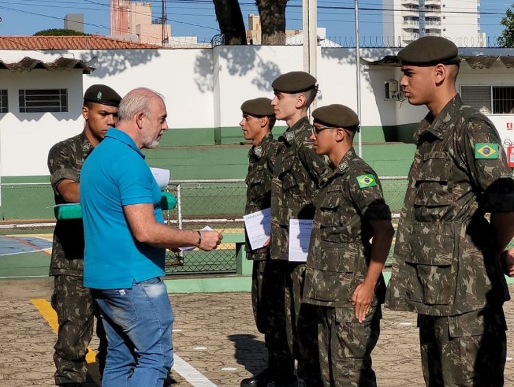 Prefeitura  entrega certificados do curso de noções básicas de defesa civil e combate a incêndios florestais para os atiradores do TG