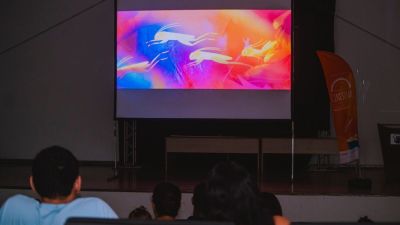 'Caravana Paulo Gustavo - CineSolar' reúne dezenas de pessoas no Espaço Multidisciplinar da Educação em Ribeirão Bonito