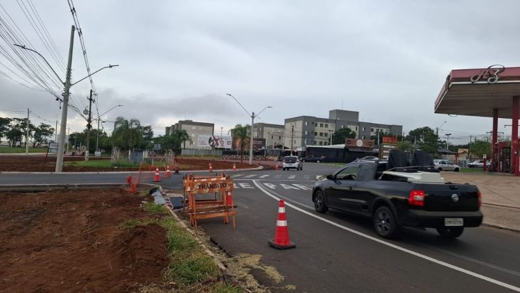 Obras em rotatória alteram tráfego na Miguel Petroni até o dia 27