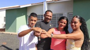Governo de SP atende mais de 400 famílias com casa própria e escritura na região de Rio Preto