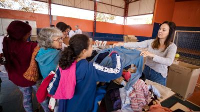 Bazar itinerante do fundo social atende moradores do Cidade Aracy