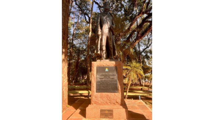 Empresa entrega restauro de obras vandalizadas em praças de São Carlos