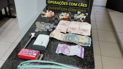 Equipe do Canil flagra comércio de crack e mulher acaba presa em São Carlos