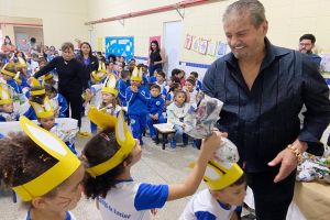 IBATÉ | Prefeitura distribui Ovos de Páscoa aos alunos da rede municipal de ensino