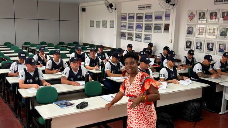 Vereadora Larissa Camargo ministra curso sobre Direitos Humanos para nova turma da Guarda Municipal