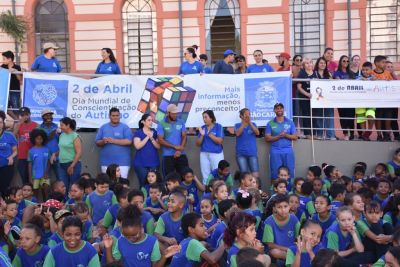 Bexigas azuis marcarão caminhada pelo dia mundial de conscientização do autismo neste sábado