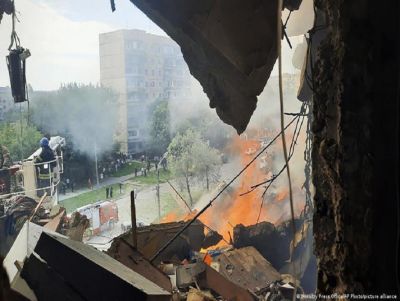 Novos ataques russos matam pelo menos 10 civis na Ucrânia