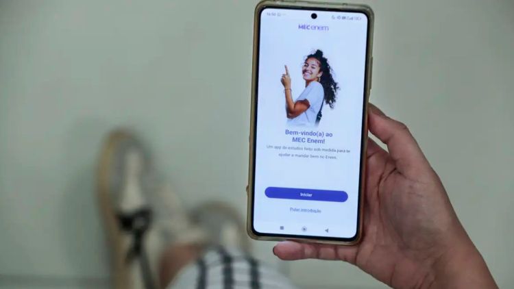 Enem: aplicativo do MEC traz simulados e correção de redações